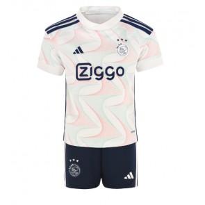 Ajax Udebanesæt Børn 2023-24 Kort ærmer (+ korte bukser)
